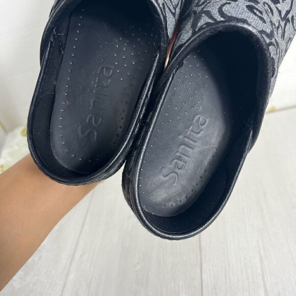 Sanita Women’s Gray and Black Floral Slip on Clogs size 37 - Picture 11 of 14
